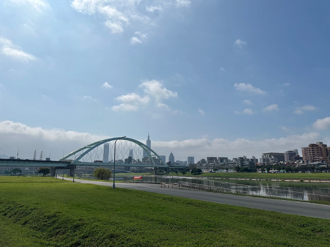 彩虹河濱公園